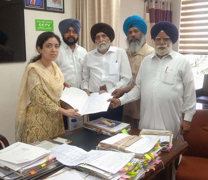 ਪੰਜਾਬ ਦੇ ਸ਼ਹਿਰਾਂ ਅਤੇ ਪਿੰਡਾਂ ਵਿੱਚ ਮਾਨਸੂਨ ਸਮੇਂ ਹੜ੍ਹਾਂ ਅਤੇ ਬਰਸਾਤੀ ਪਾਣੀ ਤੋਂ ਬਚਾਓ ਲਈ ਮੁੱਖ ਮੰਤਰੀ ਦੇ ਨਾਂ ਦਾ ਮੰਗ ਪੱਤਰ ਸੌਂਪਿਆ